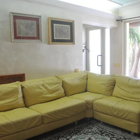 Very Cozy, Comfortable Lanthana On 2 Floors, Independent Villa Bari Sardo