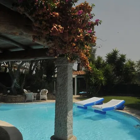 Very Cozy, Comfortable Lanthana On 2 Floors, Independent Villa Bari Sardo