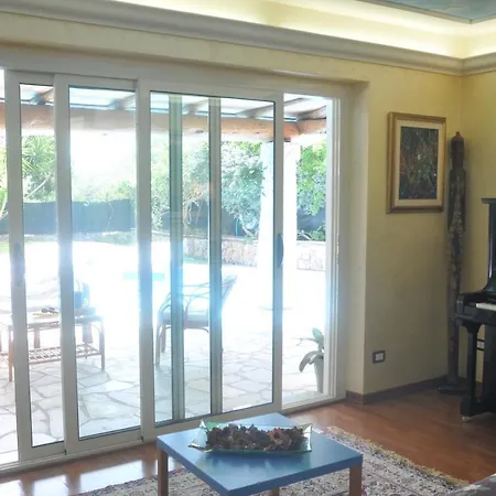 Very Cozy, Comfortable Lanthana On 2 Floors, Independent Villa Bari Sardo